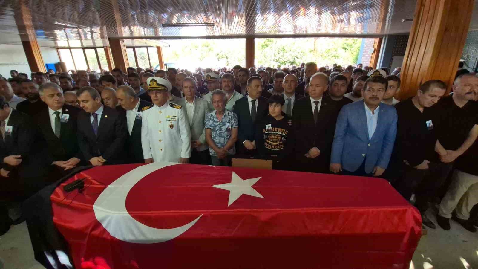 Göçükte hayatını kaybeden madenci memleketi Bartın’da son yolculuğuna uğurlandı