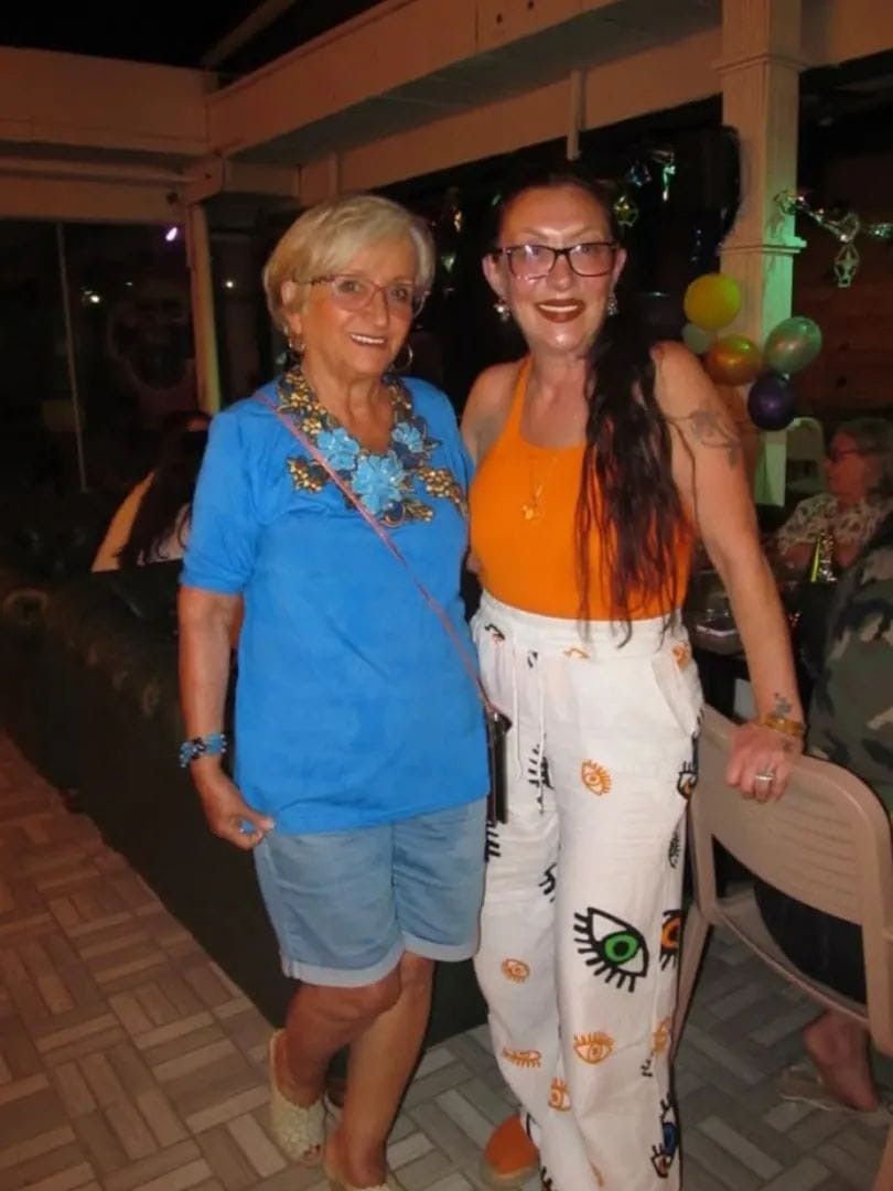 Ünlü sanatçı Güllü evinin terasından düşerek hayatını kaybetti