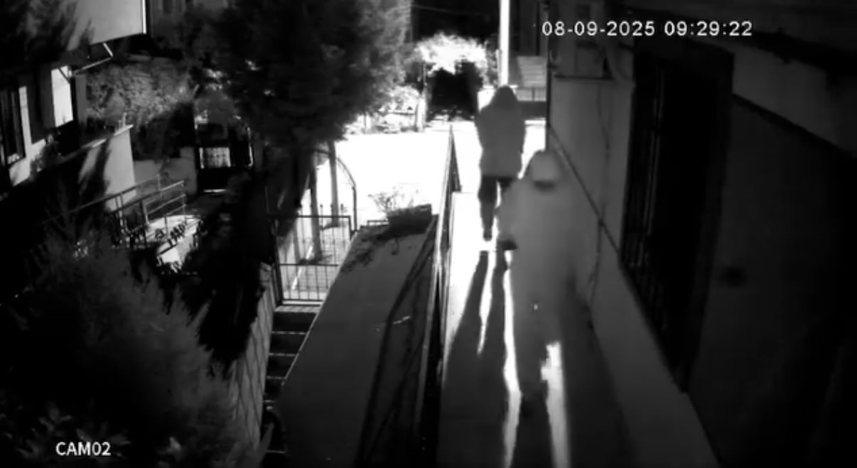 Terlik takasıyla hırsızlık: Eskiyi bıraktı, yeniyi götürdü