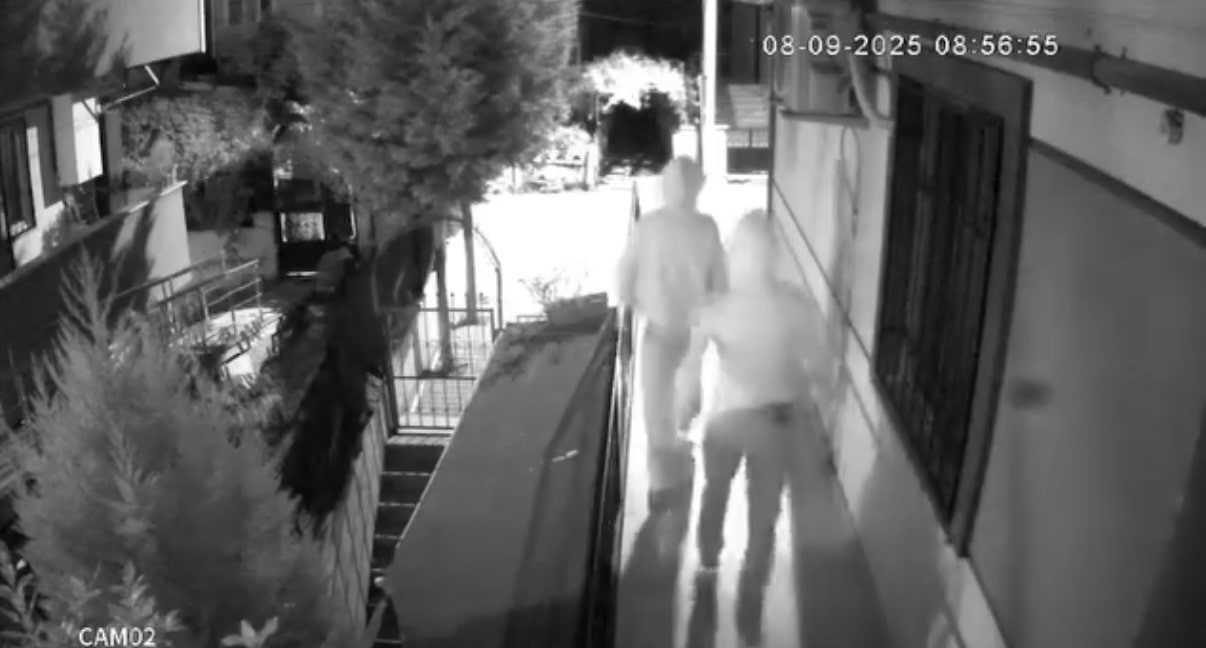 Terlik takasıyla hırsızlık: Eskiyi bıraktı, yeniyi götürdü