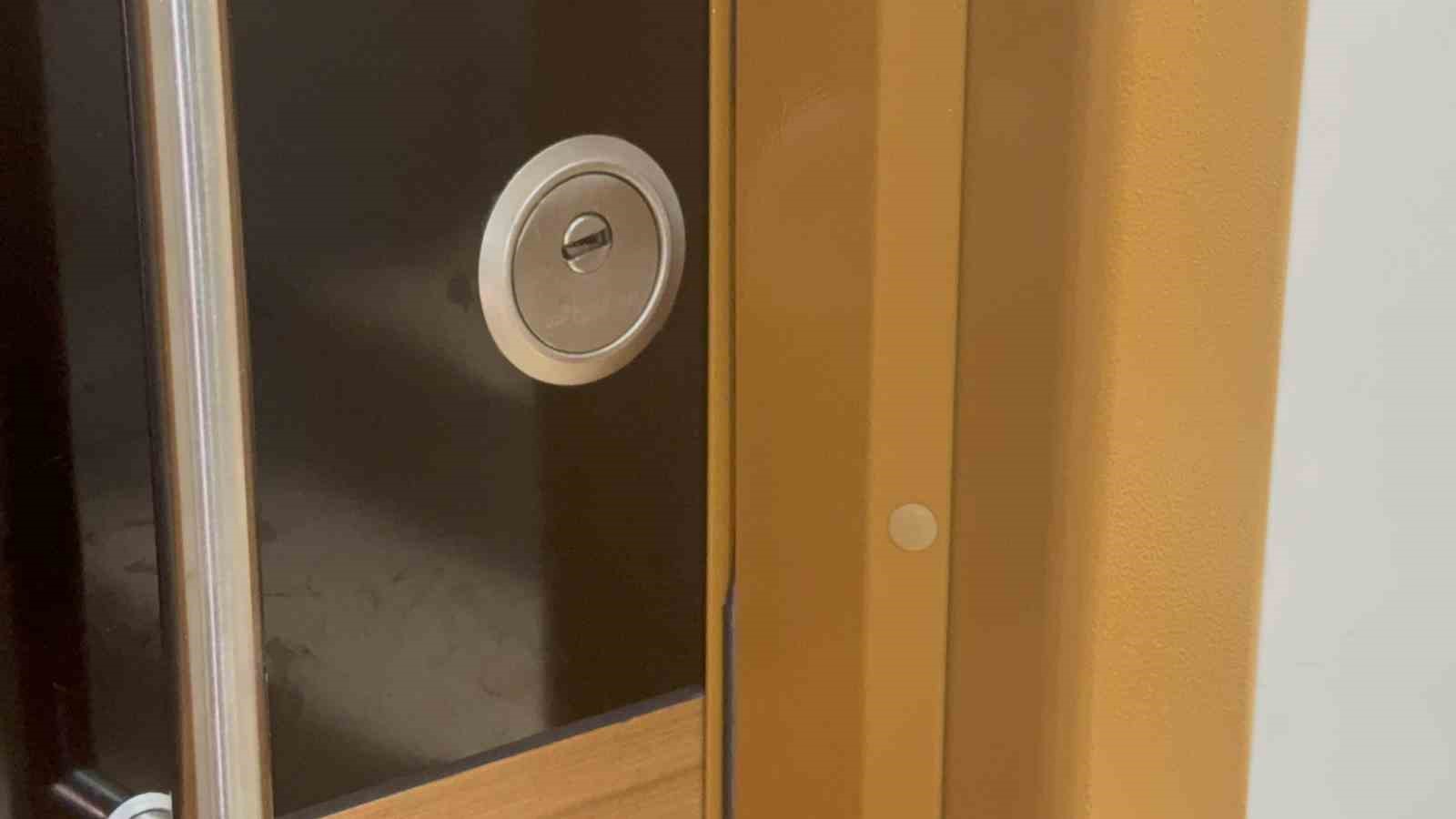 Terlik takasıyla hırsızlık: Eskiyi bıraktı, yeniyi götürdü