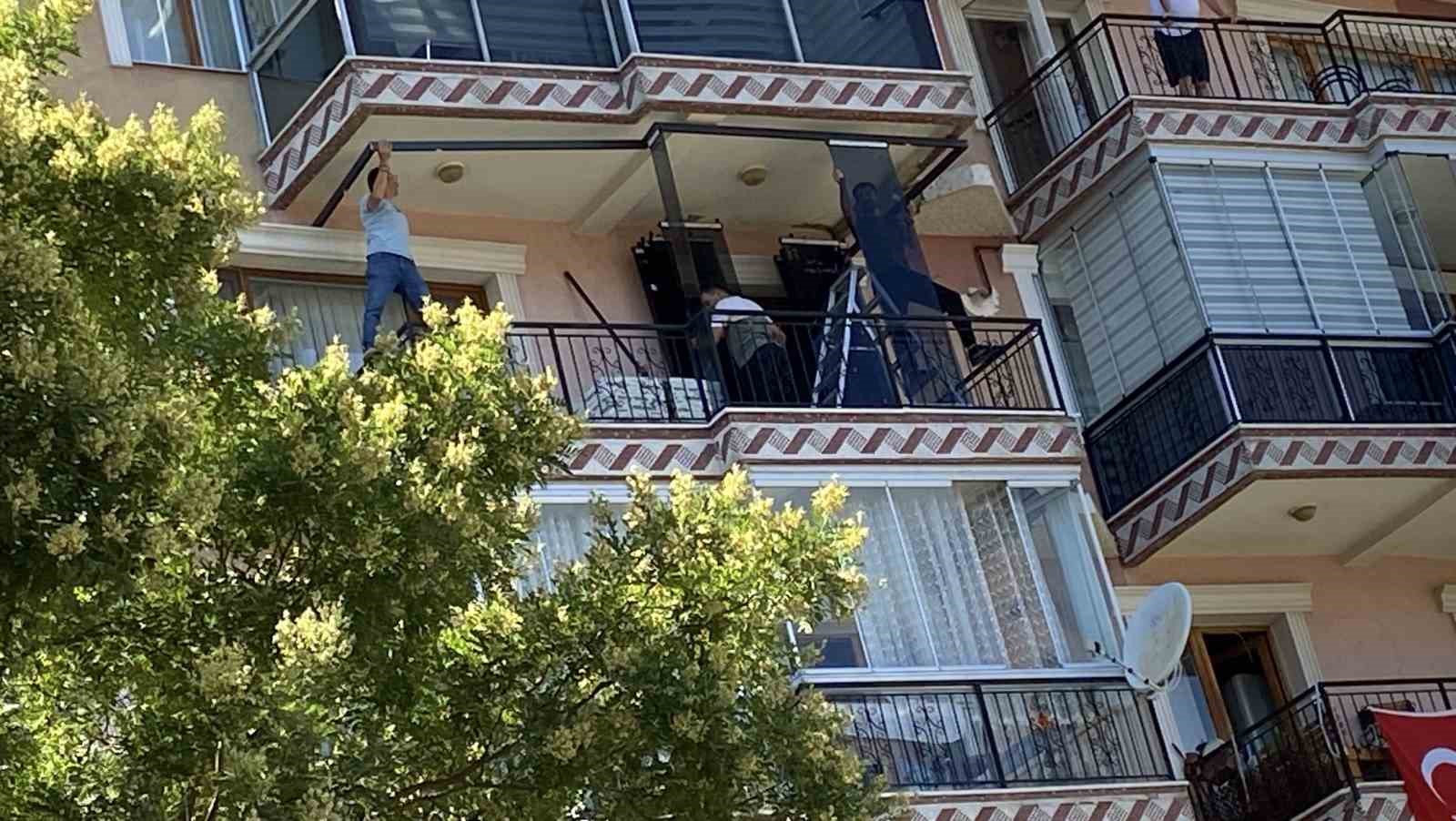 4. katta balkon demirleri üstünde tehlikeli mesai