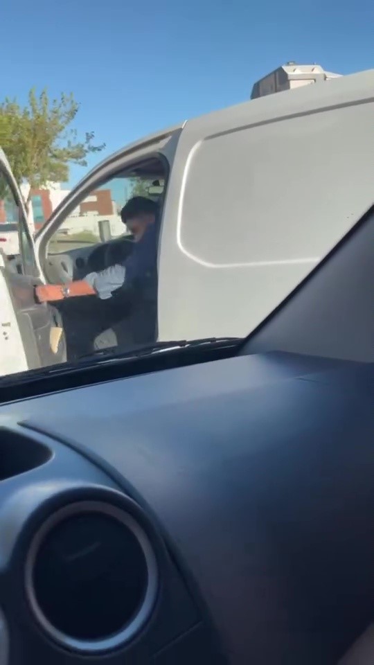 Kahramanmaraş’ta trafik kavgası: Aracın camını yumruklayıp kırdı