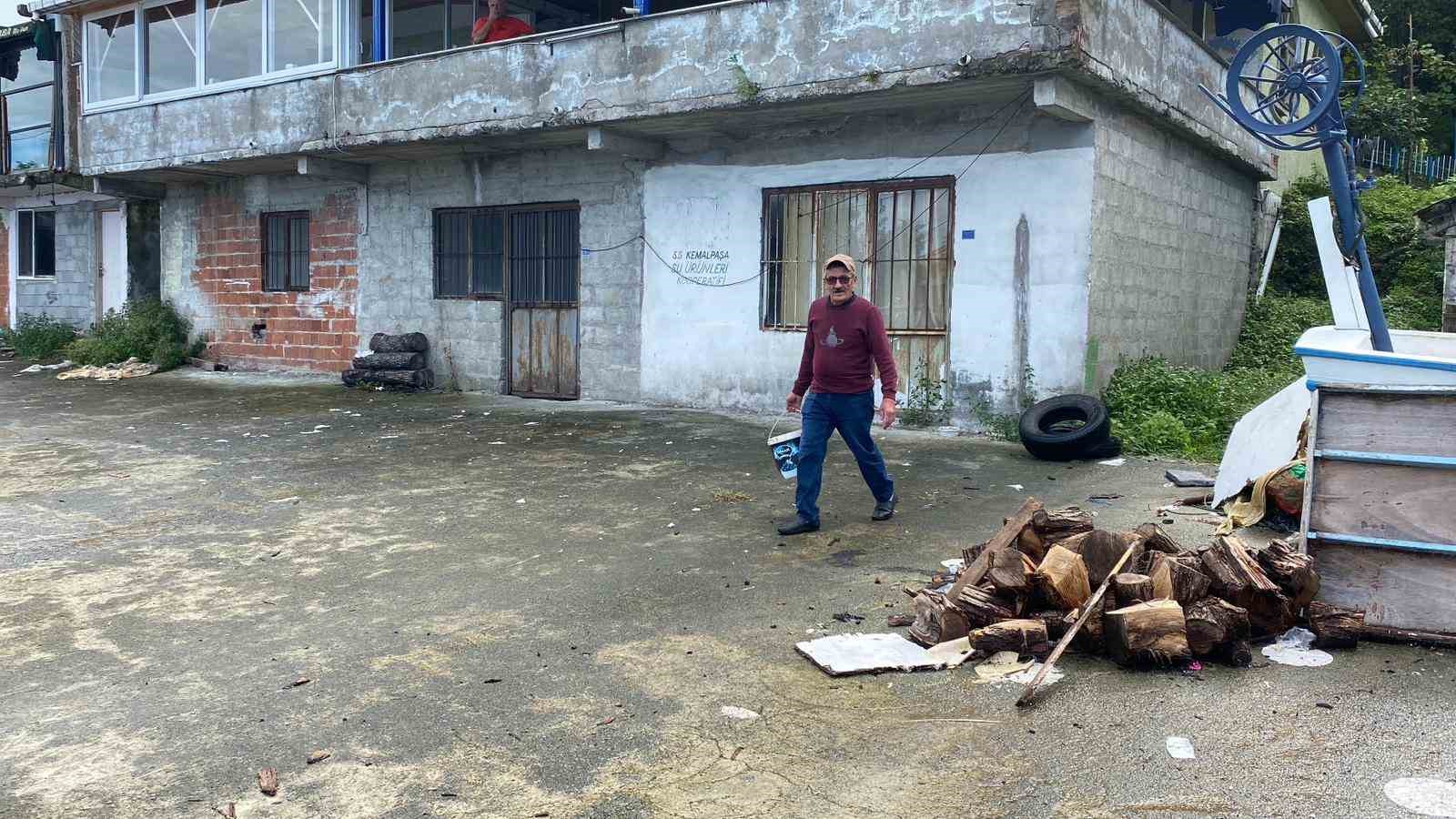 Martılarla kurduğu bağ görenleri şaşırtıyor