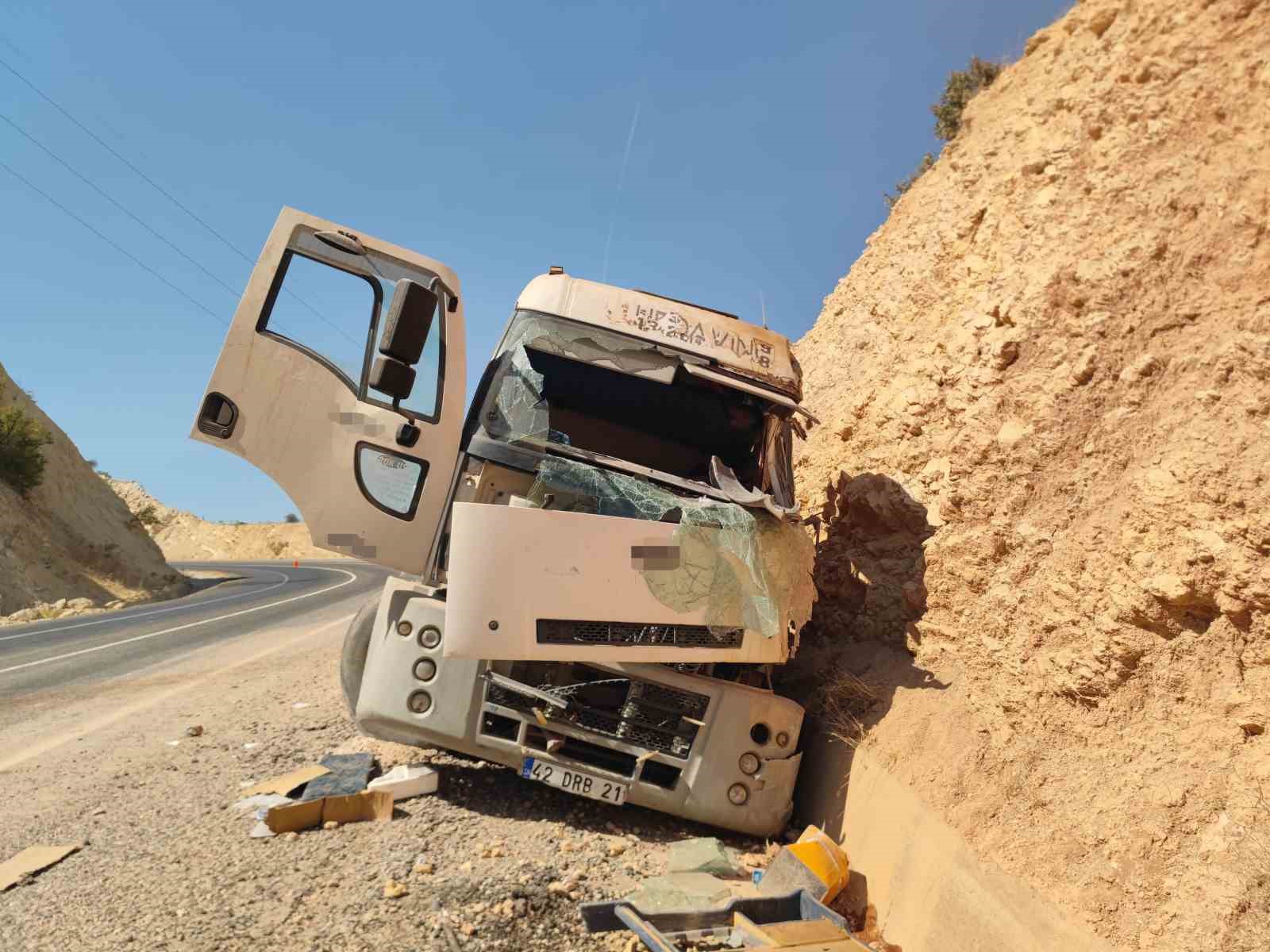 Freni boşalan vinç kayalığa çarptı: 1 ölü, 1 yaralı