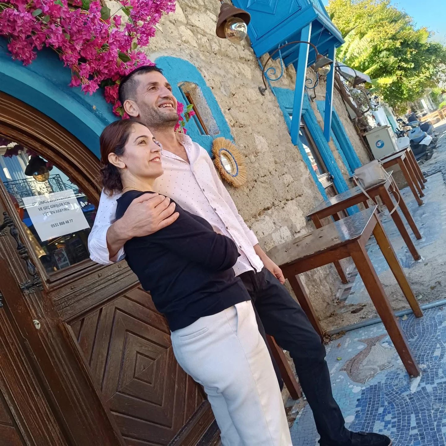 Kamyonet yol kenarında lastik değiştiren çifte çarptı: 2 ölü, 2 yaralı