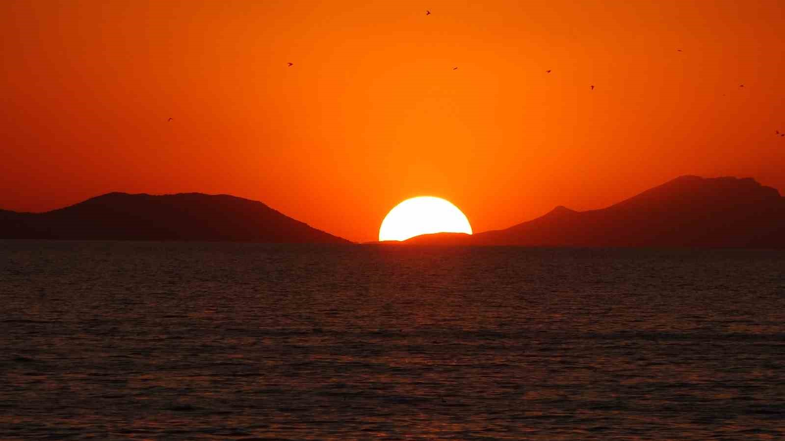 Van’da gün batımı ve ayın doğuşu mest etti