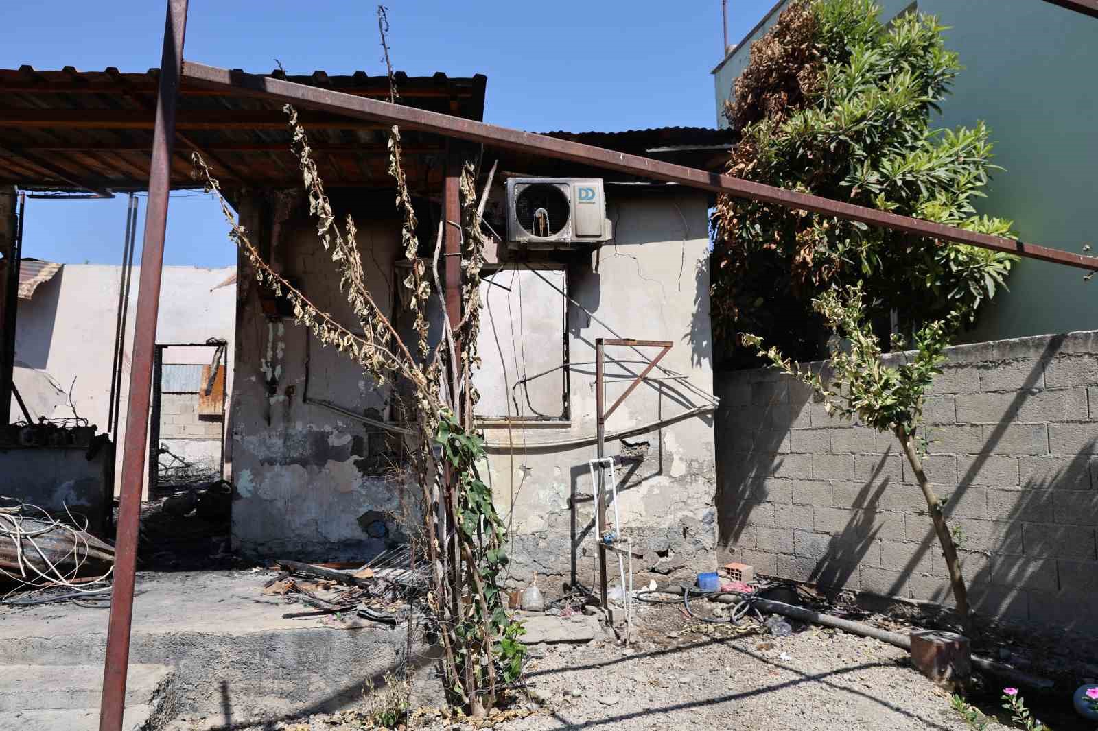 Yangında çocukları kurtardılar, 37 yıllık emek kül oldu