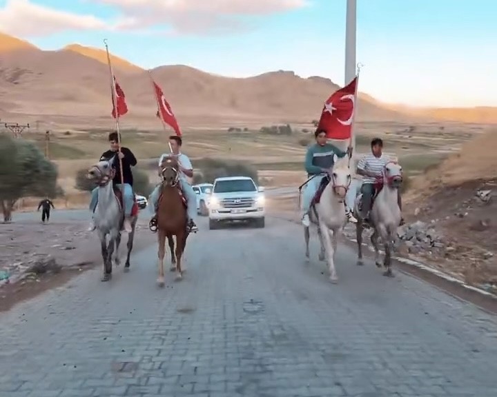 Ulupamir’de jandarma komutanına atlı karşılama