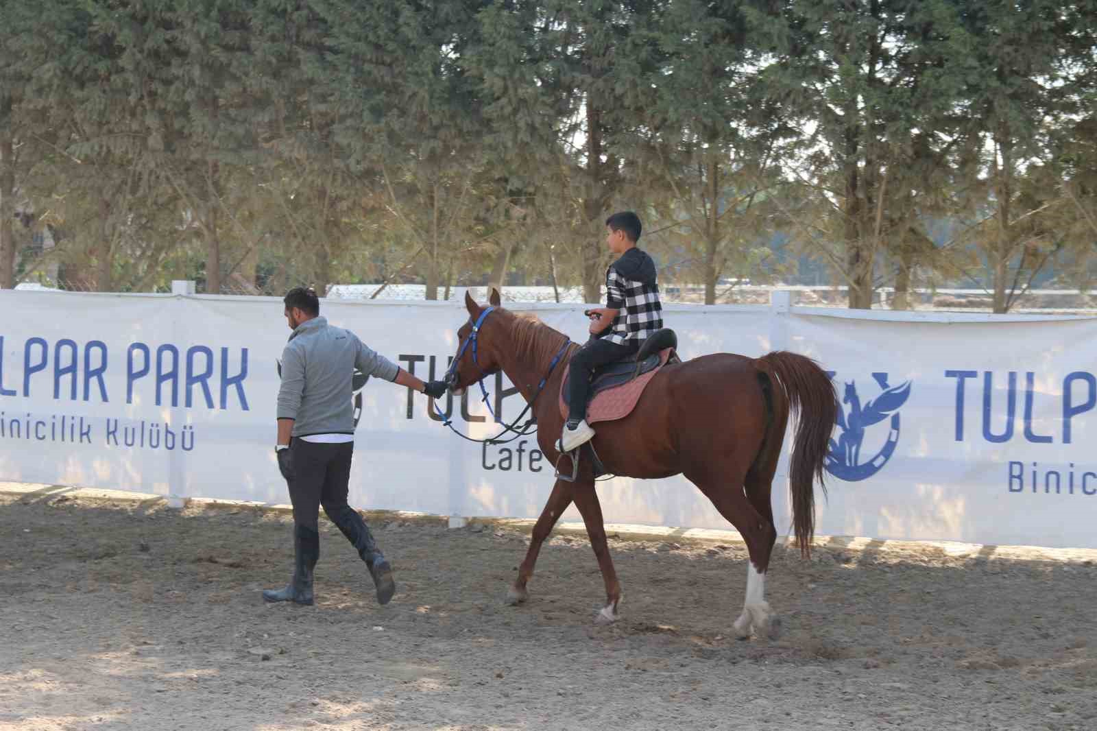 Sokakta dilenen ve okula gitmeyen 176 çocuk eğitime kazandırıldı