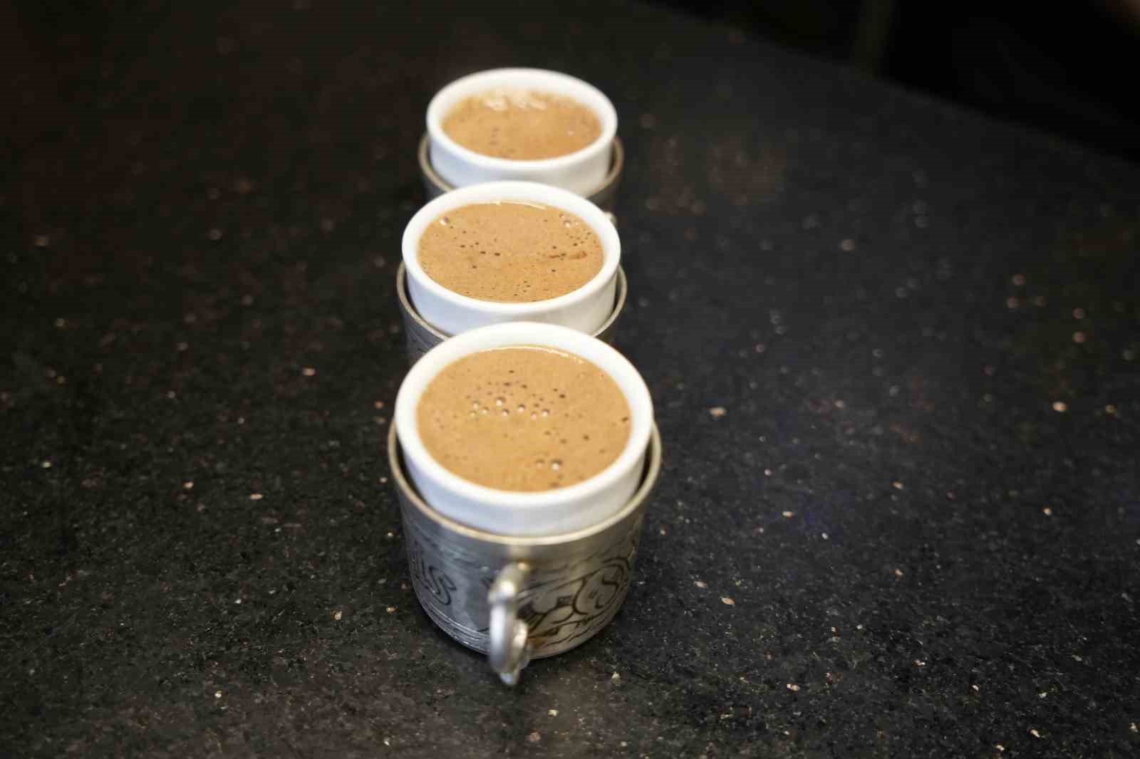 Gaziantep’in köklü lezzetlerinden menengiç kahvesi yoğun ilgi görüyor