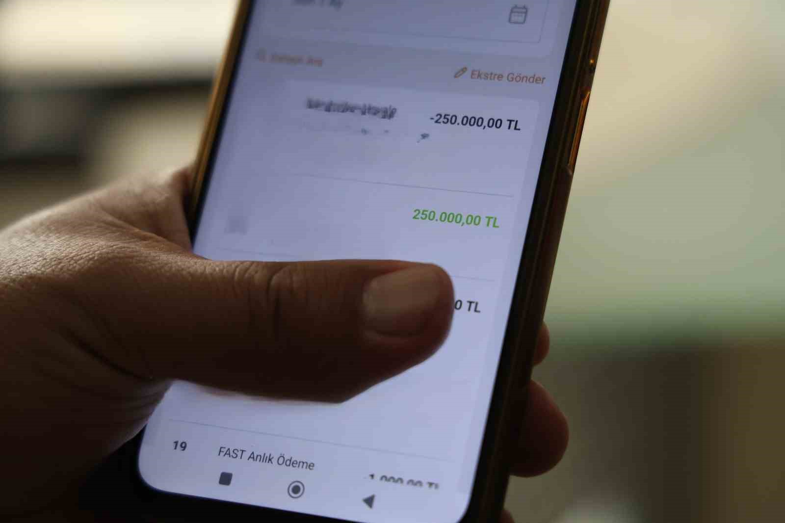 Doğum gününde banka sürpriz yaptı sandı: Yanlışlıkla gelen çeyrek milyon lirayı iade etti