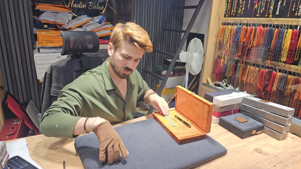 Elazığ’da yapımı tam 3 ay sürdü: Pırlanta işlemeli tespih görücüye çıktı