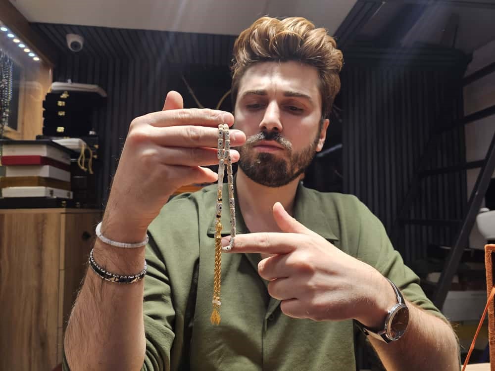 Elazığ’da yapımı tam 3 ay sürdü: Pırlanta işlemeli tespih görücüye çıktı