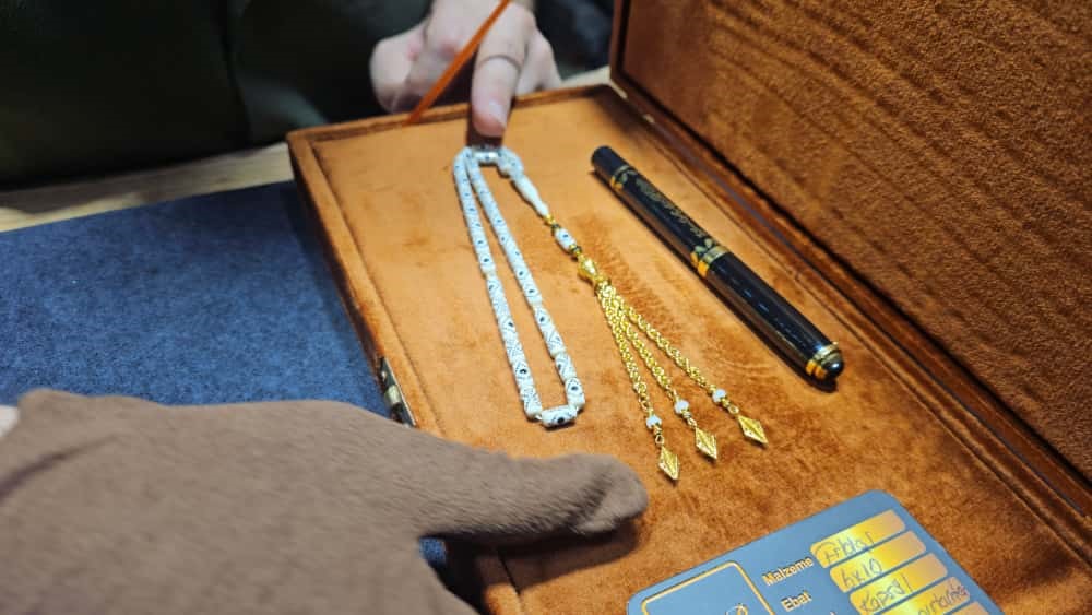 Elazığ’da yapımı tam 3 ay sürdü: Pırlanta işlemeli tespih görücüye çıktı