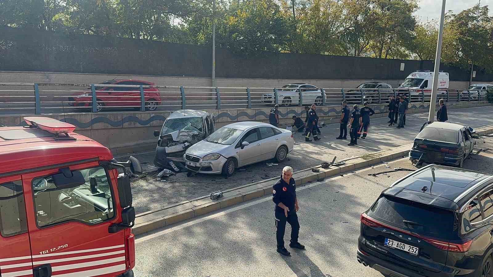Elazığ’daki zincirleme trafik kazası: 1 ölü, 4 yaralı