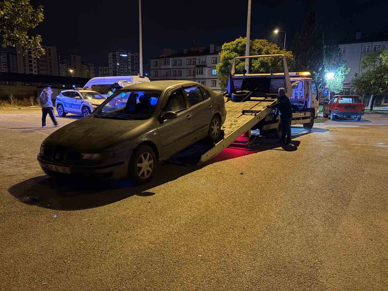 Ehliyetsiz sürücü kural tanımadı