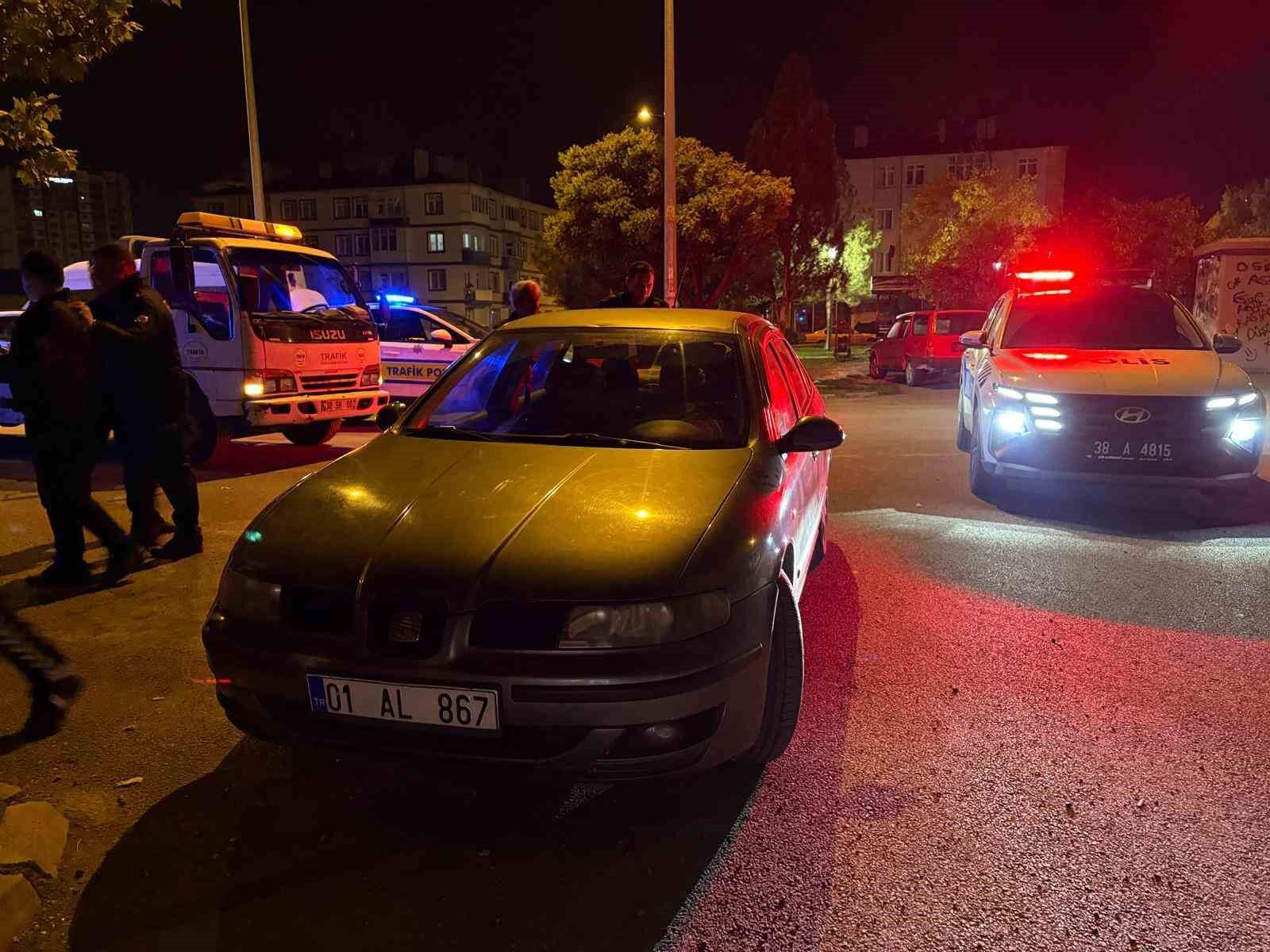 Ehliyetsiz sürücü kural tanımadı