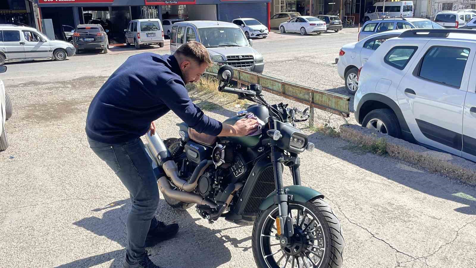 Bir hevesle sıfır kilometre motosiklet aldı, başına gelmeyen kalmadı