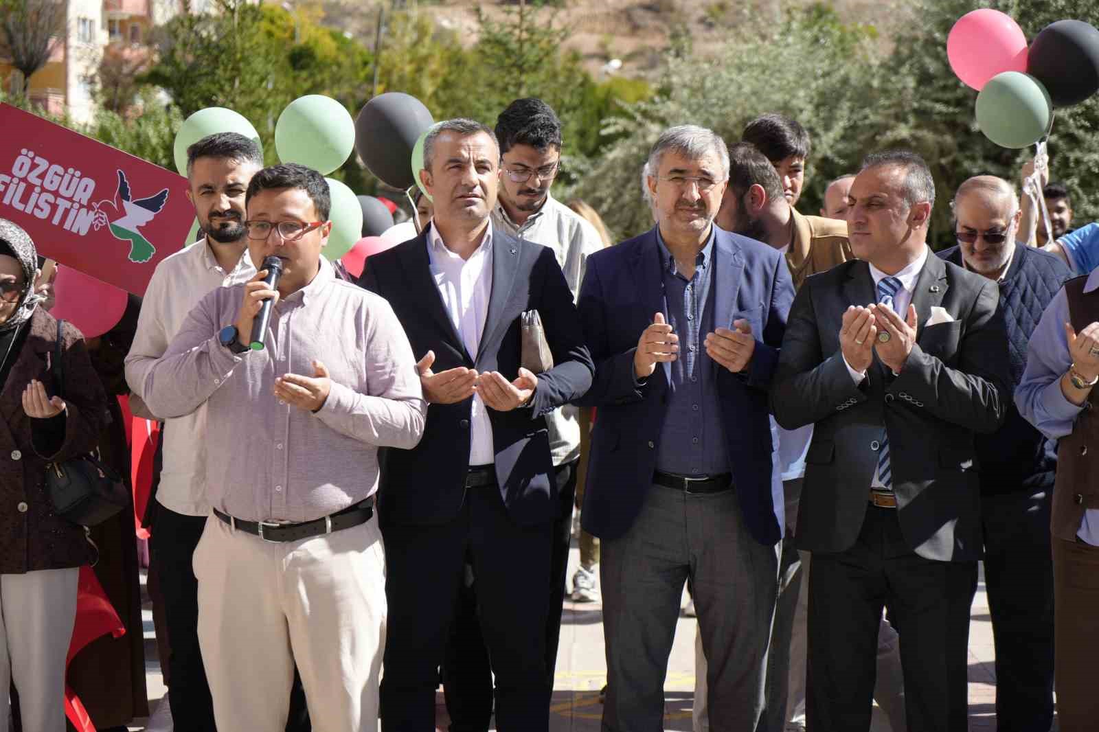 Gümüşhane’de Gazze için balonlar gökyüzüne bırakıldı