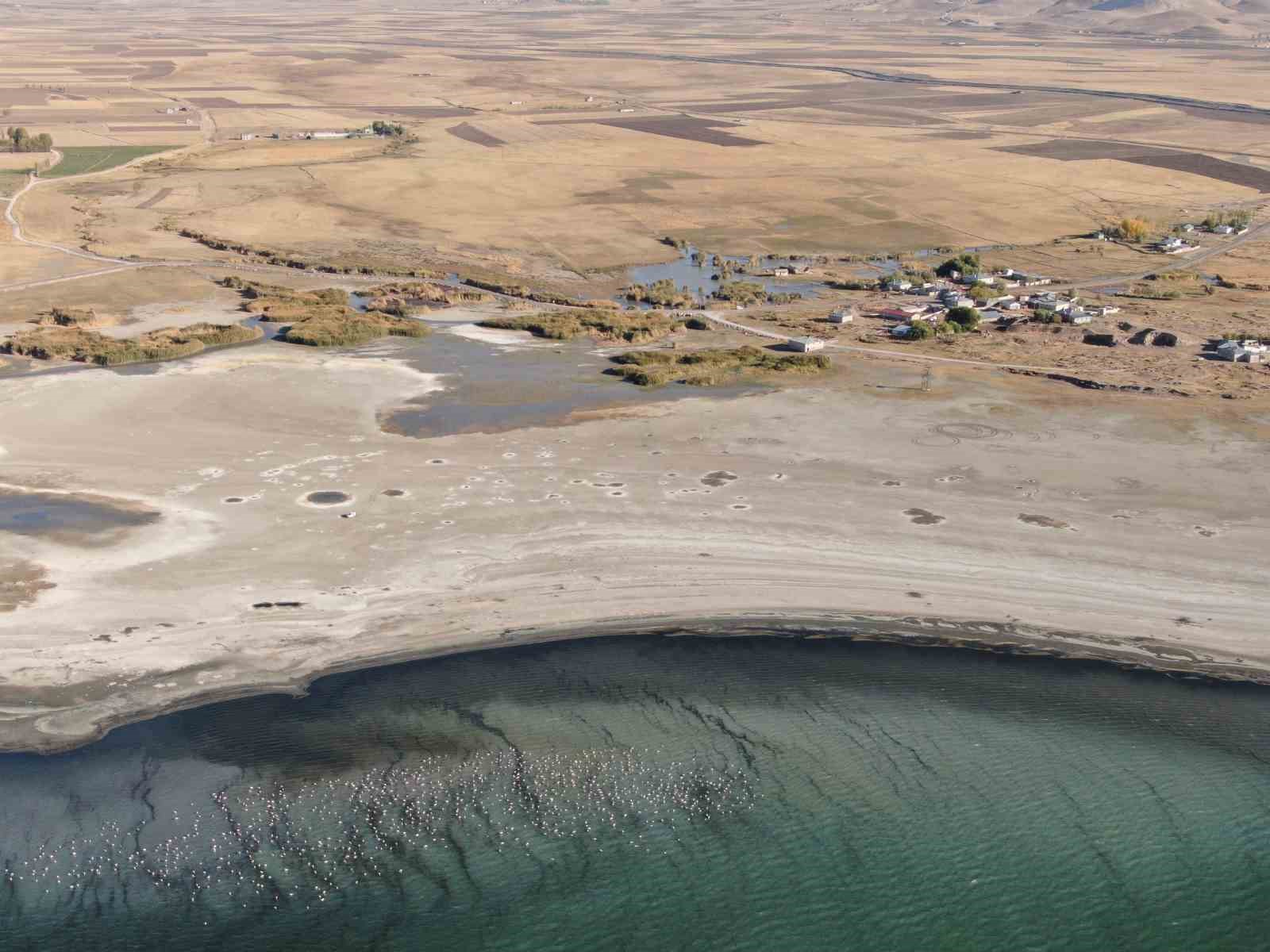 Erçek Gölü’nde su seviyesi gözle görülür şekilde azaldı