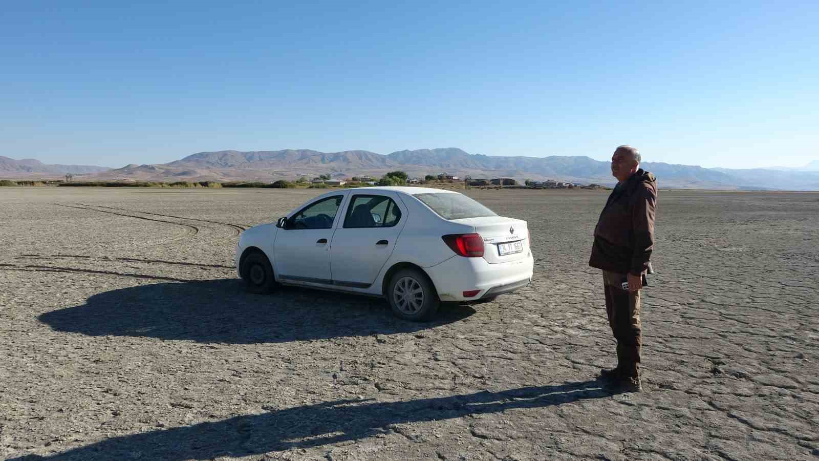 Erçek Gölü’nde su seviyesi gözle görülür şekilde azaldı