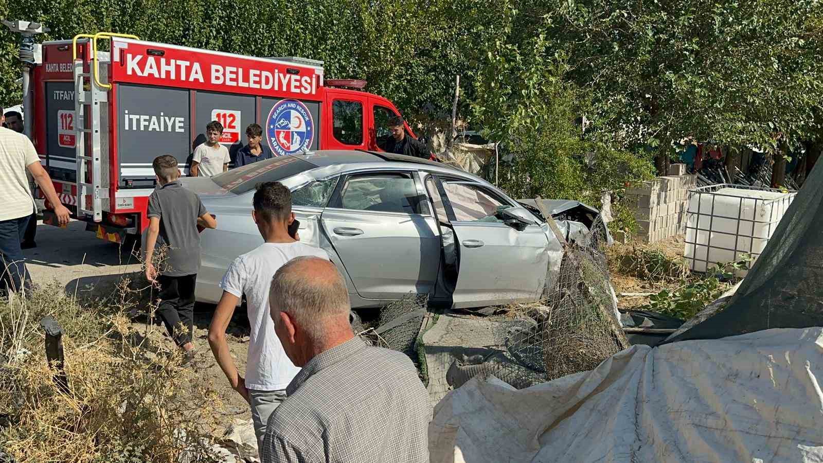 Yaralıları taşıyan ambulans ile otomobil çarpıştı: 8 yaralı
