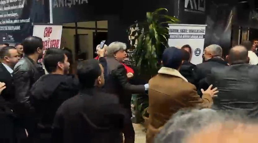 CHP kongresinde basın mensuplarına saldırı