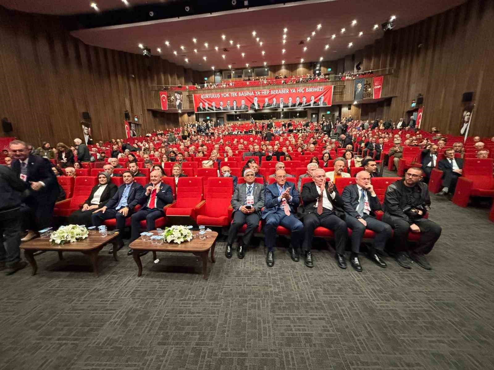 CHP kongresinde basın mensuplarına saldırı