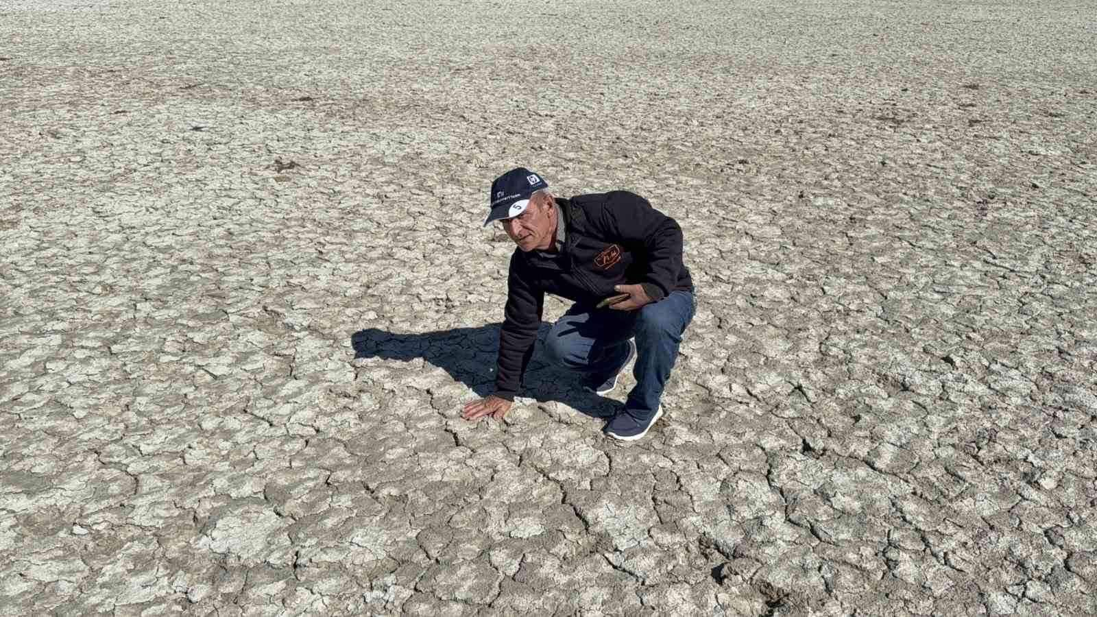 Kuşların dans ettiği Uylubağı göleti kuraklık nedeniyle çorak zemine dönüştü