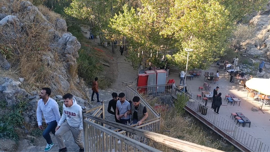 Muradiye Şelalesi’ne turist akını