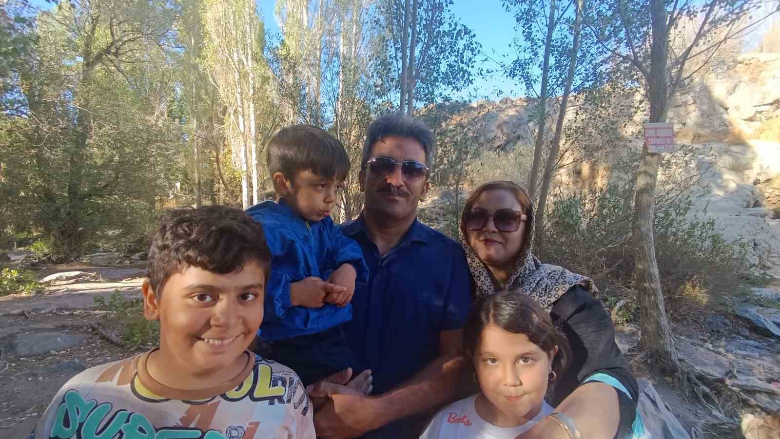 Muradiye Şelalesi’ne turist akını