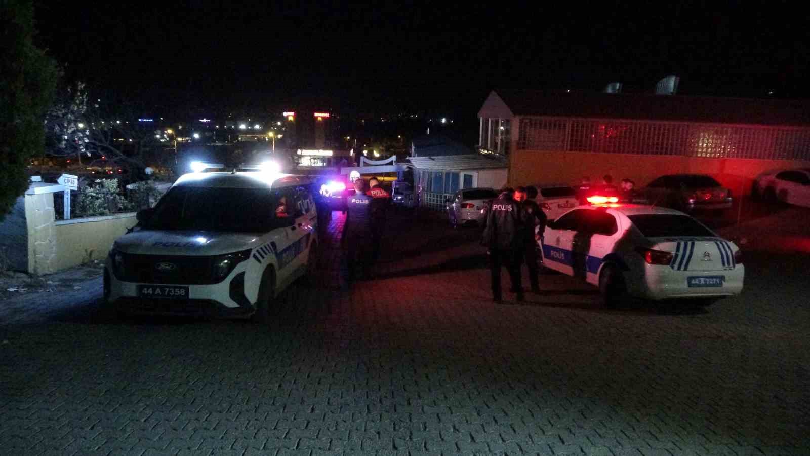 Malatya’da düğün salonunda silahlı kavga: 4 yaralı