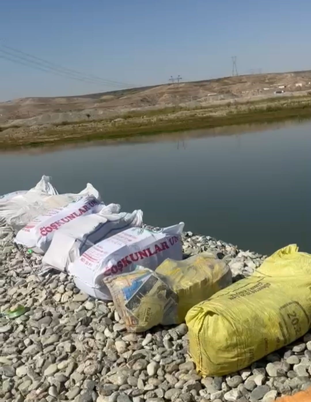 Batman Çayı kenarında çuval içinde çok sayıda dini kitap bulundu