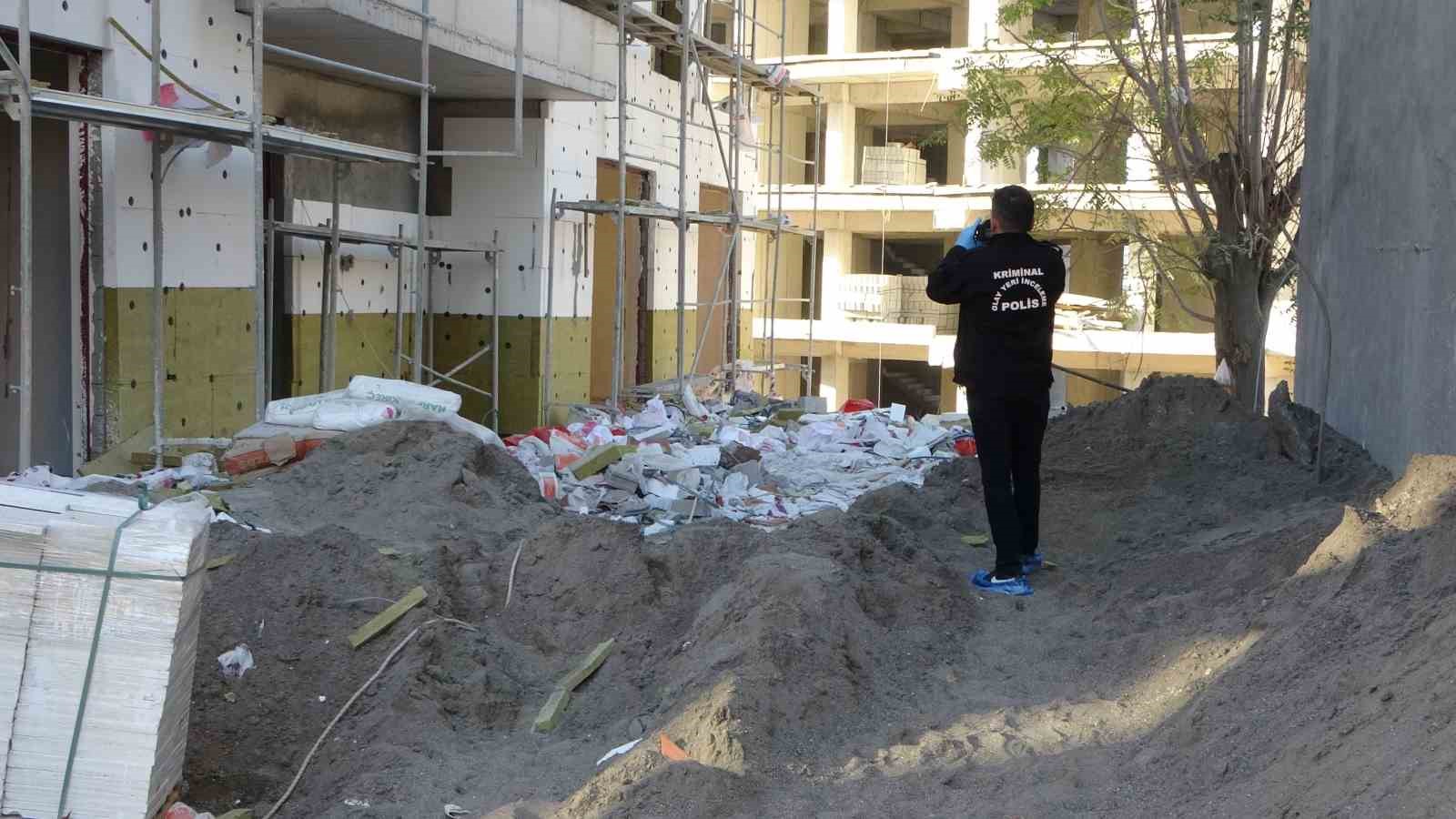 İnşaatta asansör boşluğuna düşen işçi yaralandı