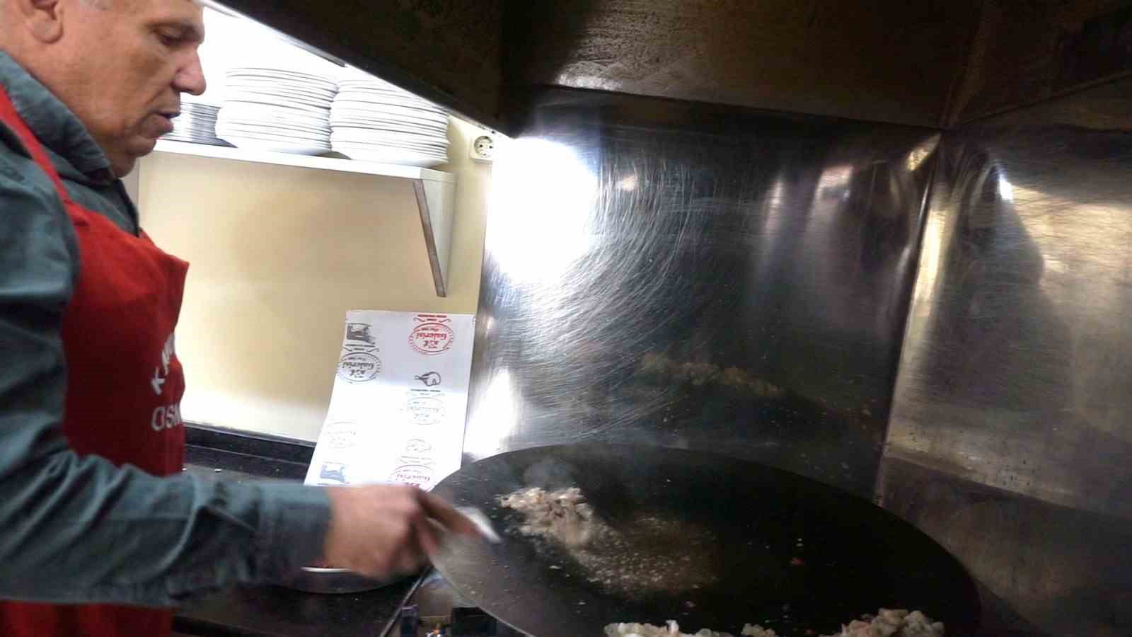 Coğrafi işaret tescilli Gölhisar kavurması 7 saniyede pişiyor, büyük ilgi görüyor