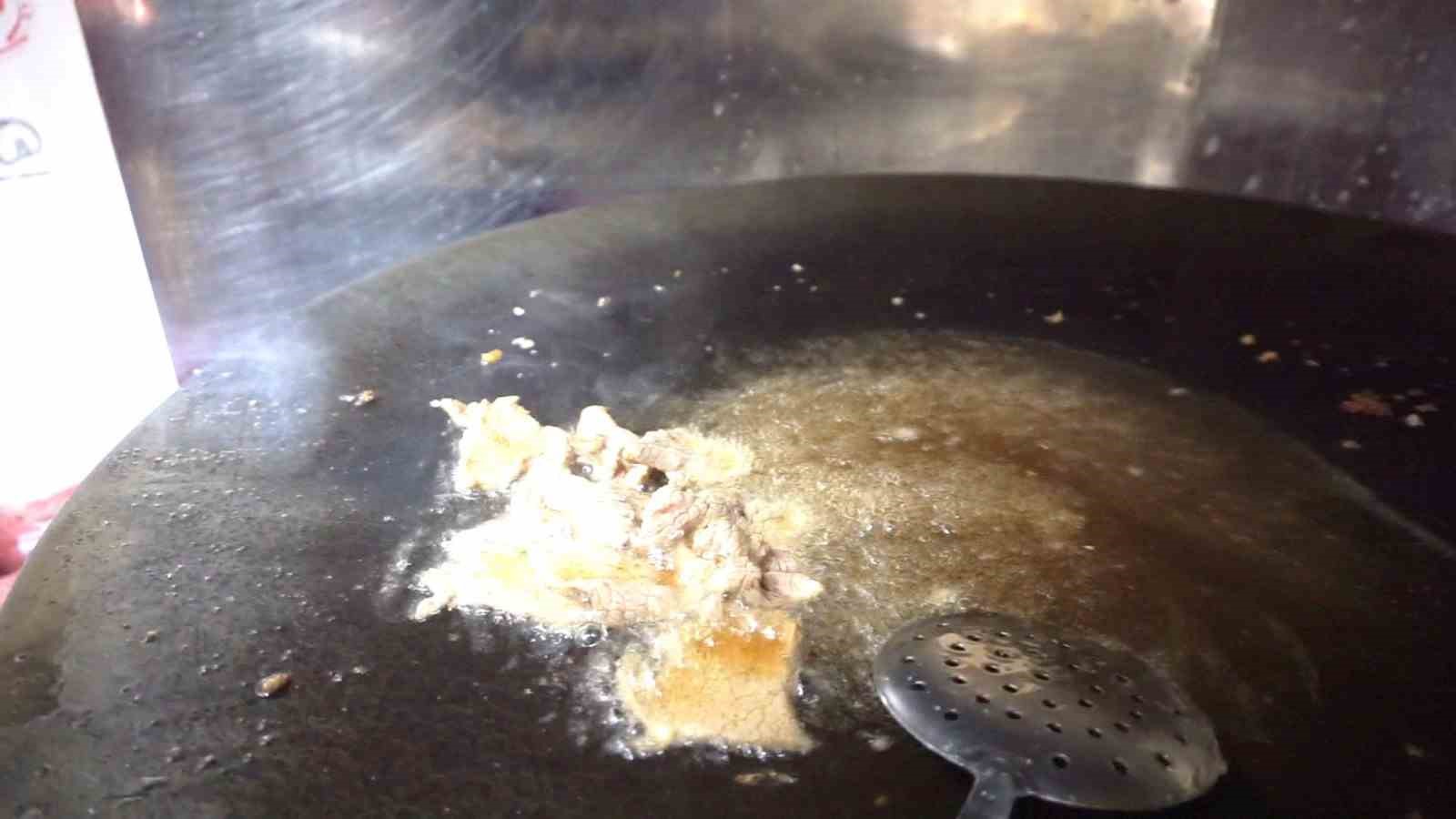 Coğrafi işaret tescilli Gölhisar kavurması 7 saniyede pişiyor, büyük ilgi görüyor