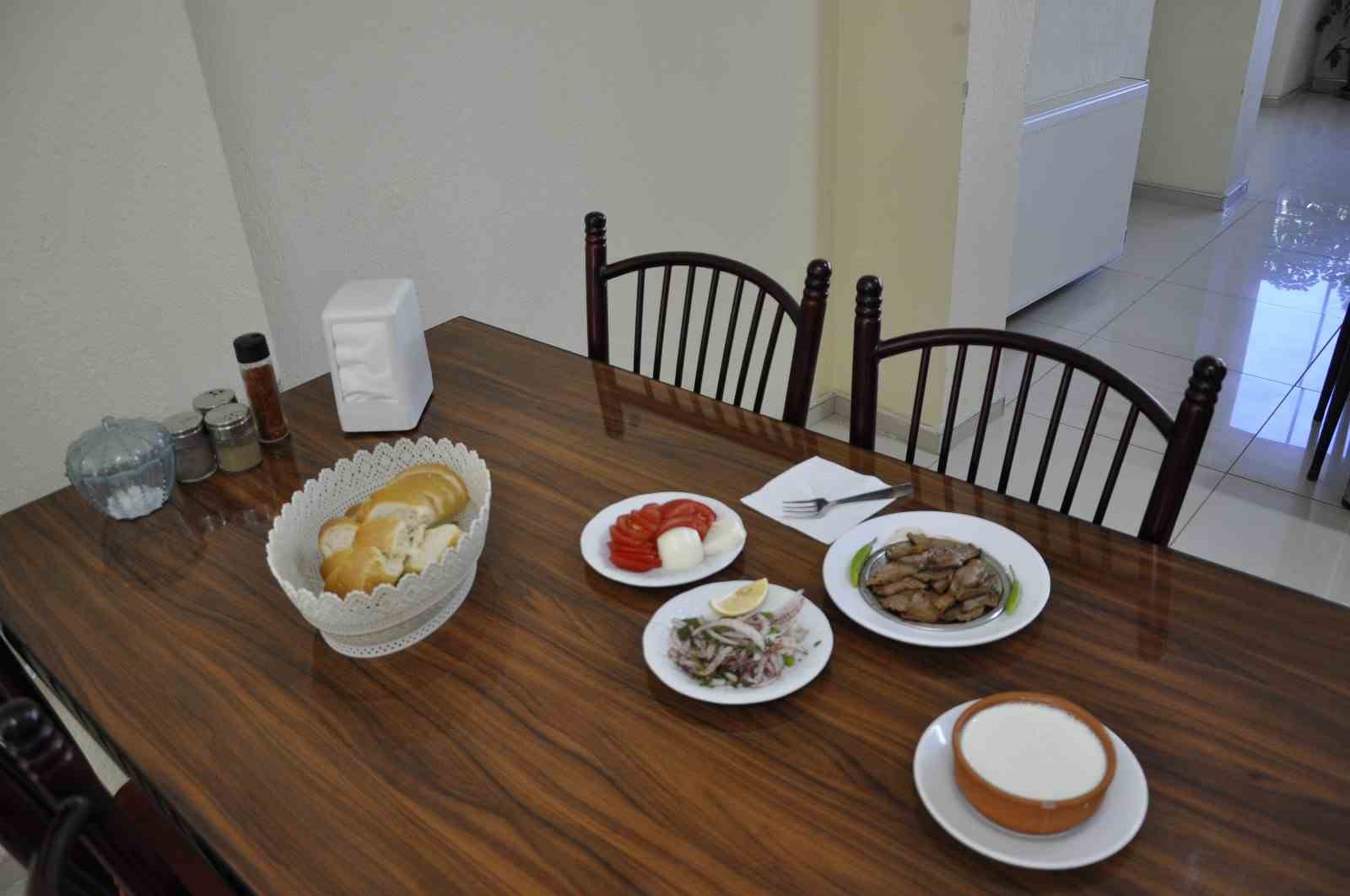 Coğrafi işaret tescilli Gölhisar kavurması 7 saniyede pişiyor, büyük ilgi görüyor