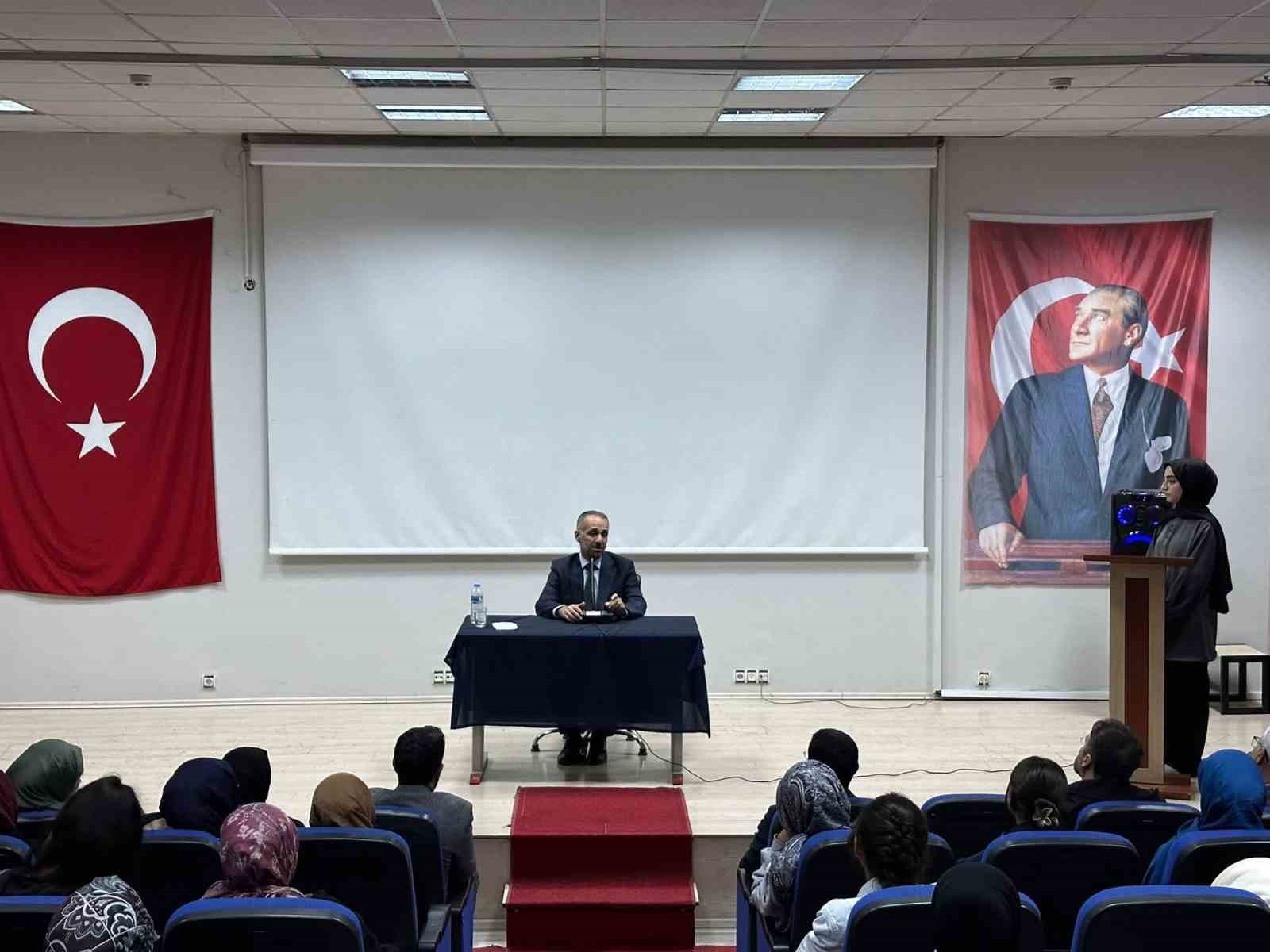 Müftü Şık, öğrencilerle bir araya geldi