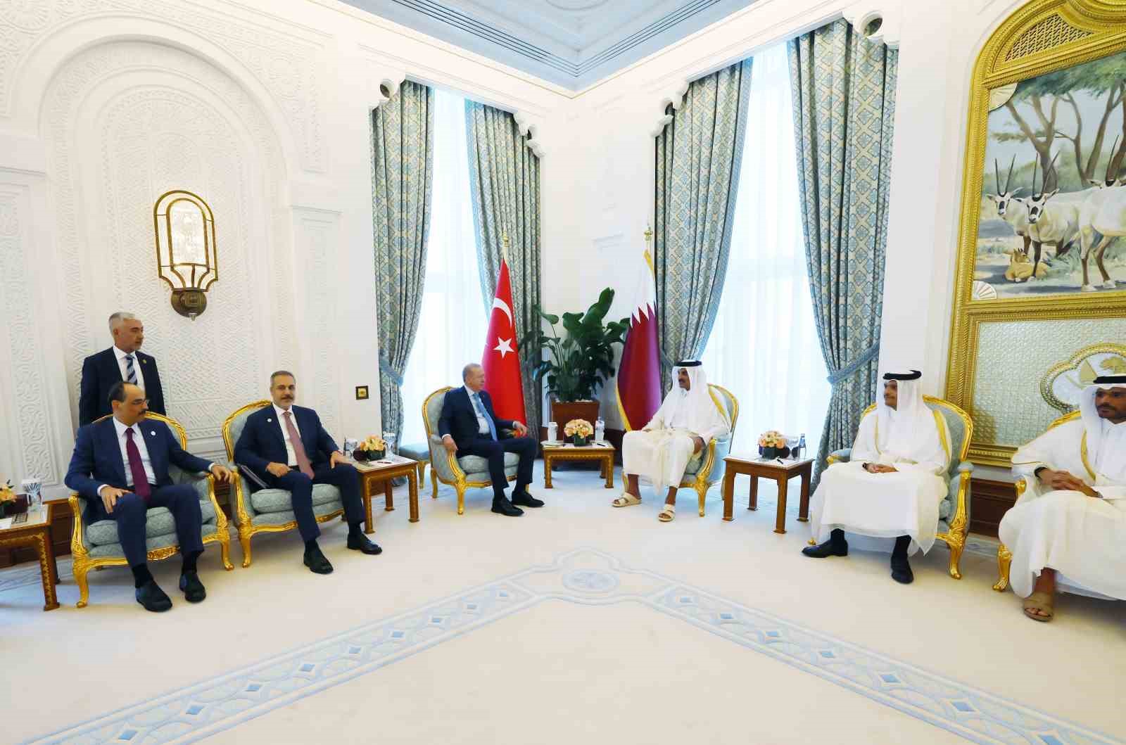 Cumhurbaşkanı Erdoğan, Katar’da resmi törenle karşılandı