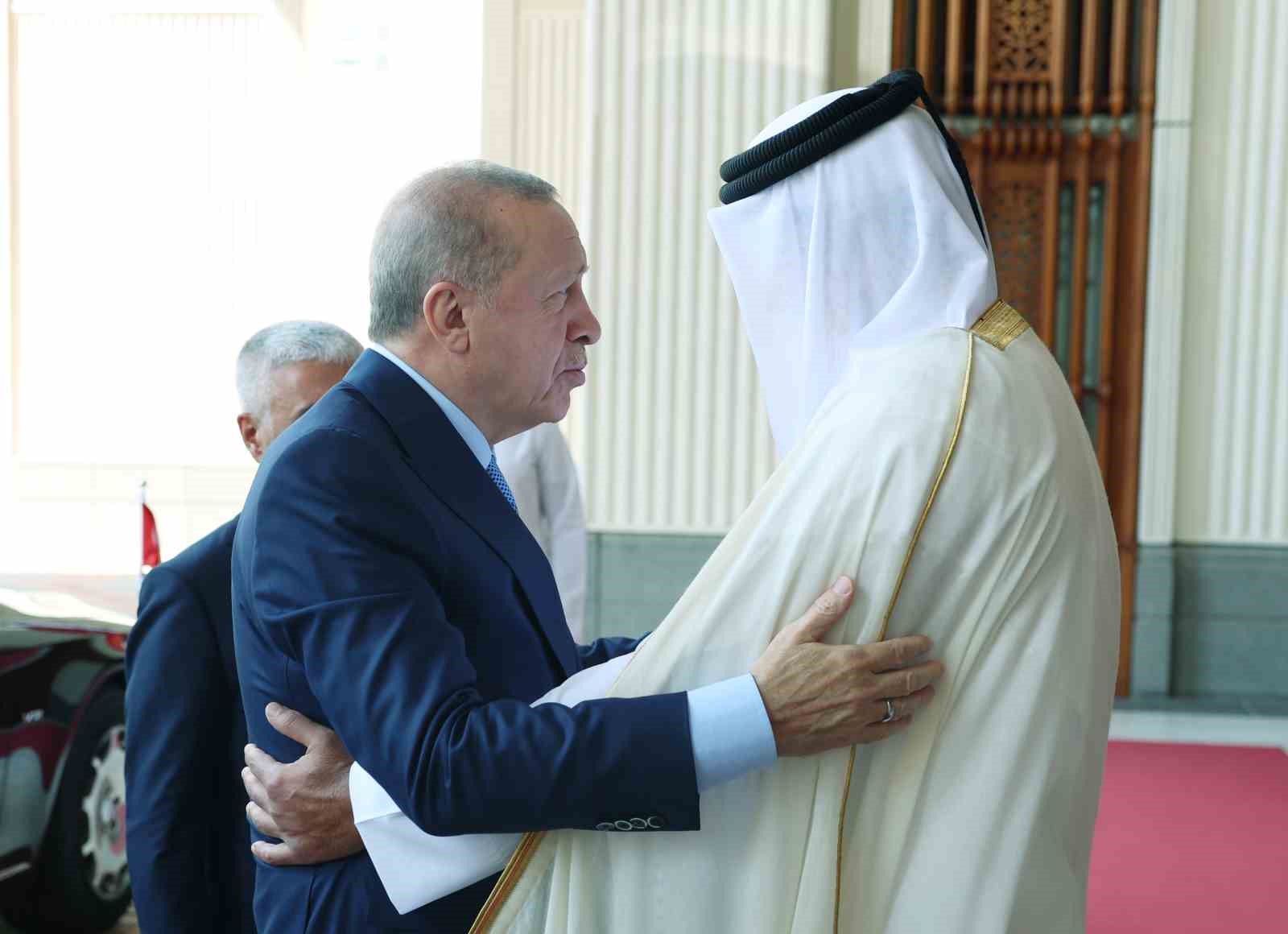 Cumhurbaşkanı Erdoğan, Katar’da resmi törenle karşılandı