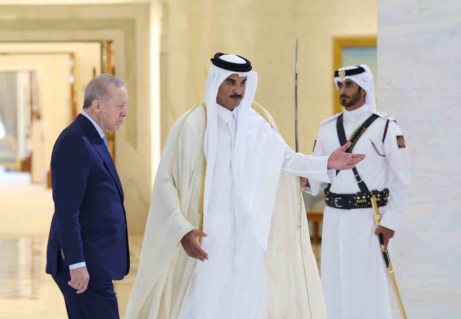 Cumhurbaşkanı Erdoğan, Katar’da resmi törenle karşılandı