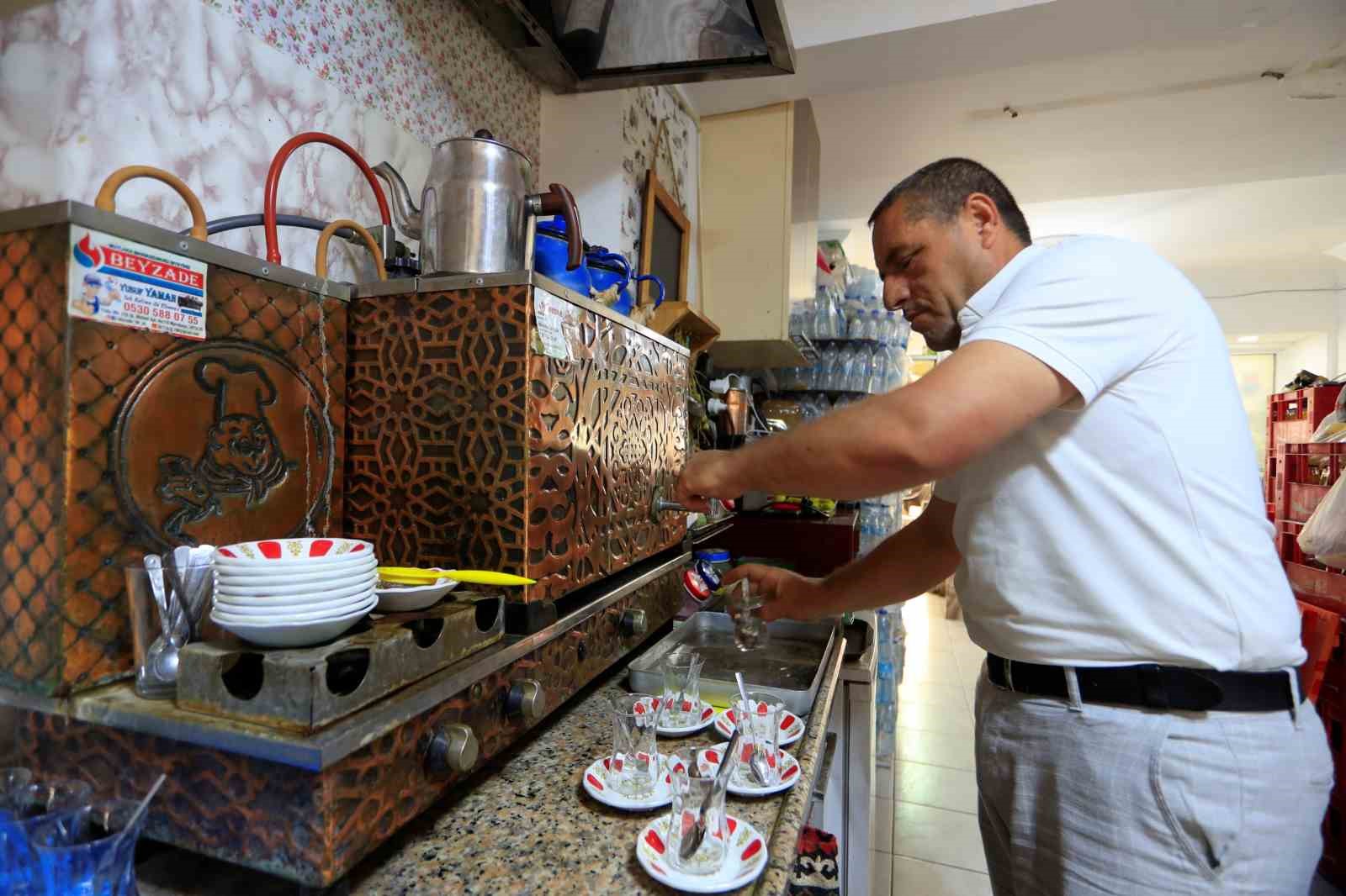 Ehliyet sahibi olabilmek için 48 yaşında okuma-yazma öğrenmeye başladı