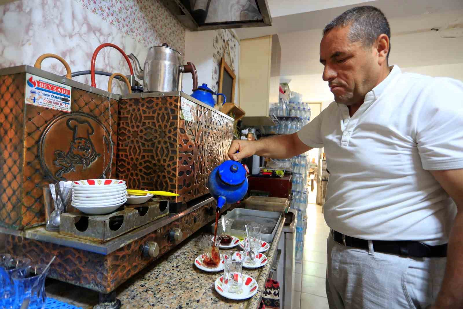 Ehliyet sahibi olabilmek için 48 yaşında okuma-yazma öğrenmeye başladı