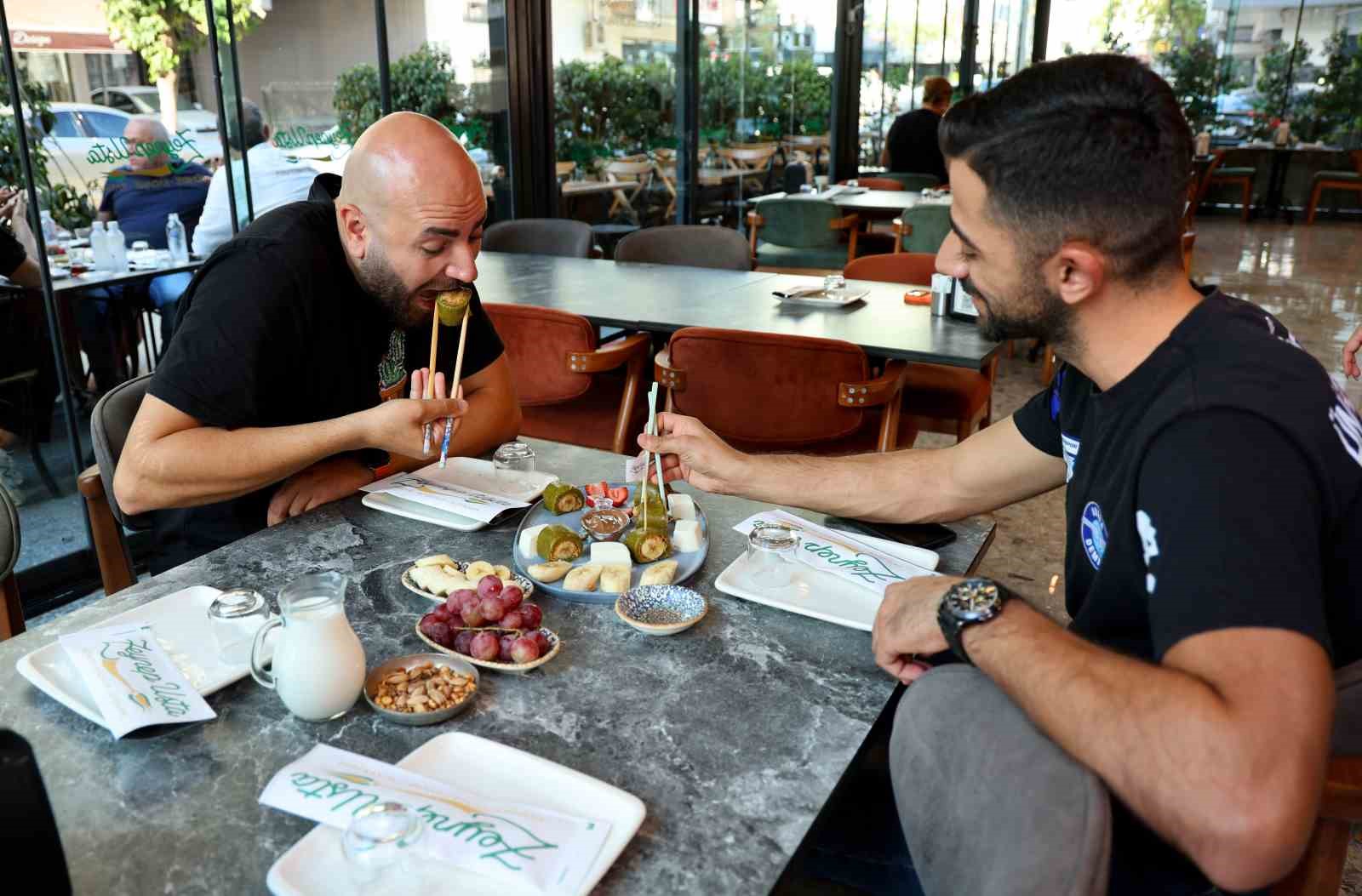 Uzak Doğu’dan gelen müşterilerinden esinlendi, ’Sushi Kadayıf’ yaptı