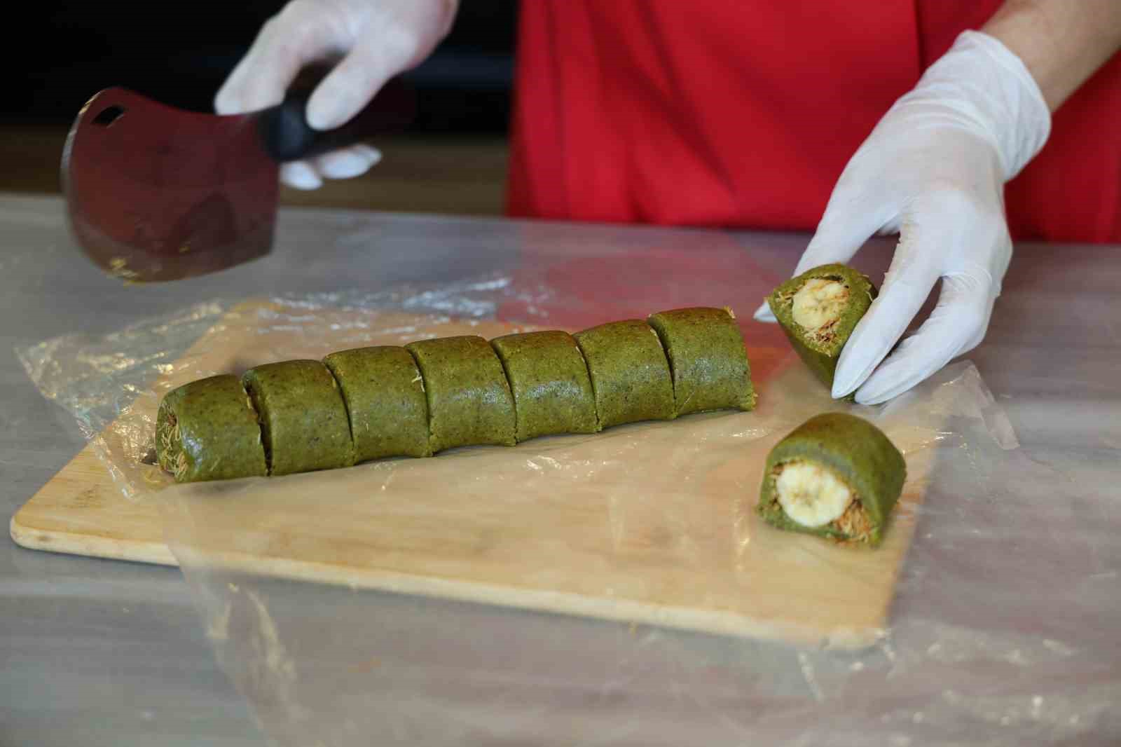 Uzak Doğu’dan gelen müşterilerinden esinlendi, ’Sushi Kadayıf’ yaptı