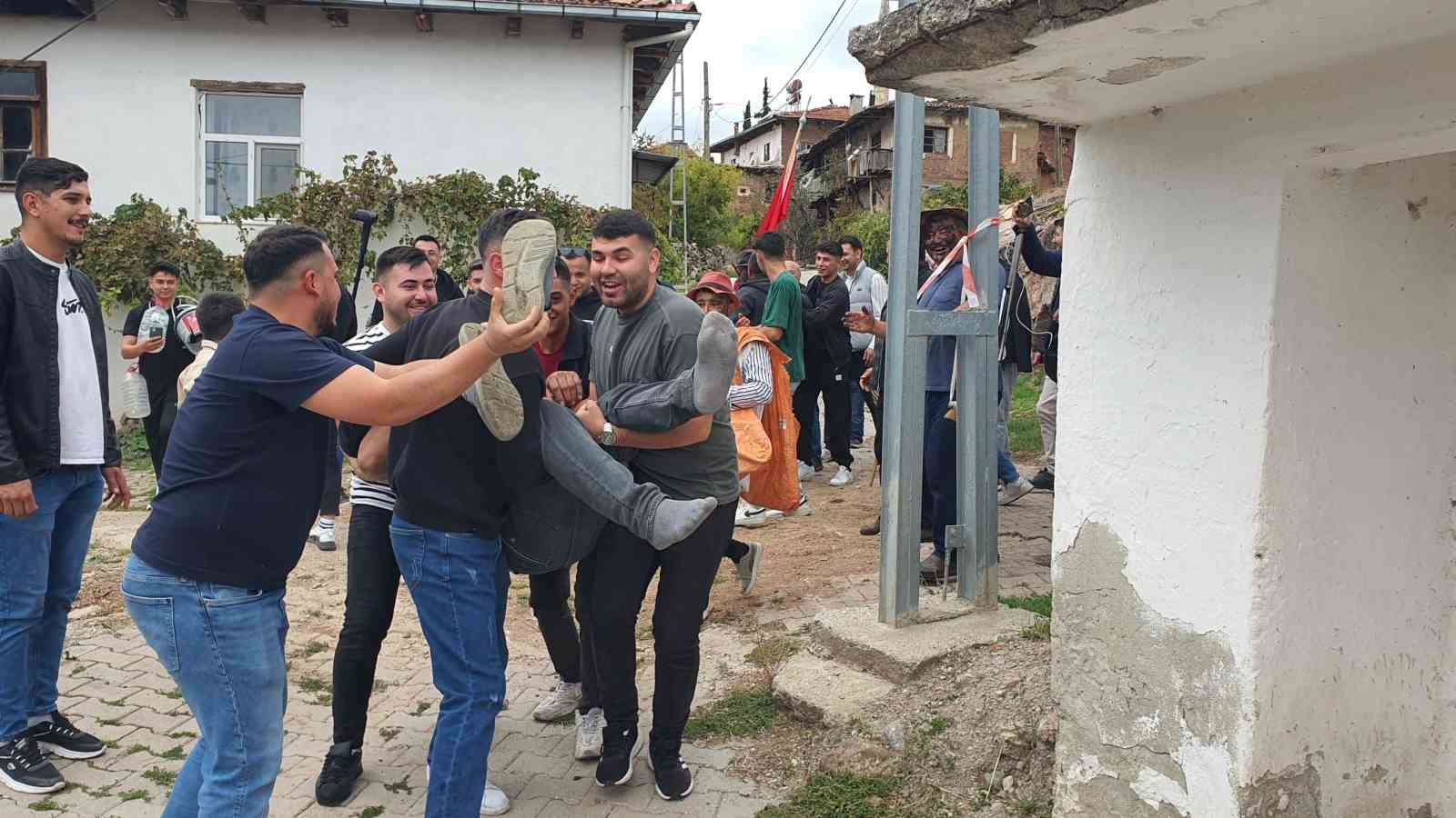 Düğüne geç kalana sulu ceza