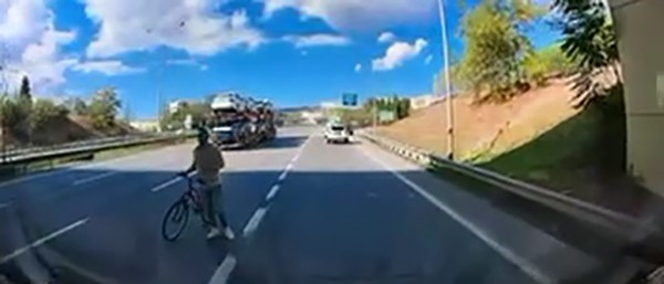 Bu sefer de tersten bisiklet geldi