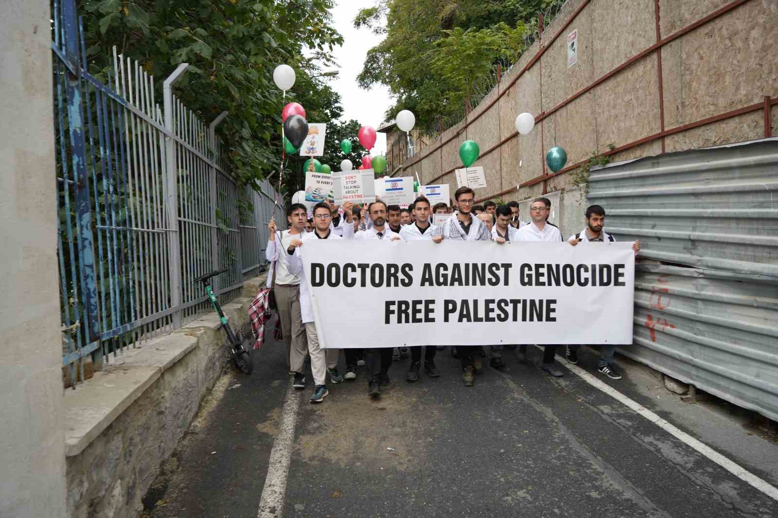 Geleceğin hekimlerinden Gazze için ‘sessiz’ yürüyüş