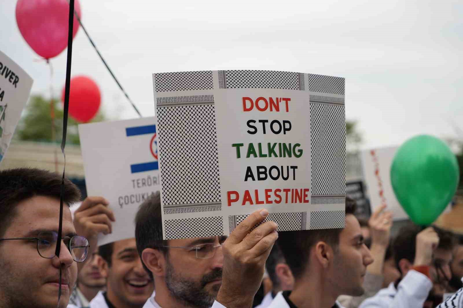 Geleceğin hekimlerinden Gazze için ‘sessiz’ yürüyüş